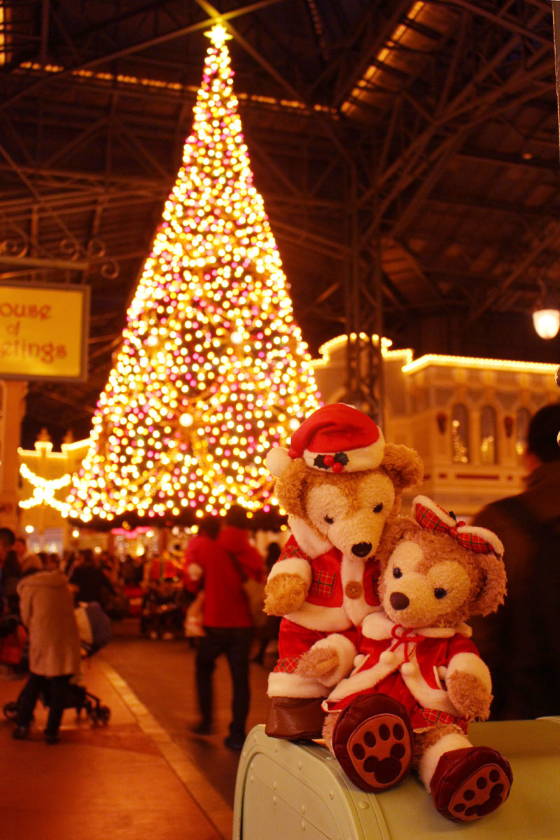 Duffy ＆ ShellieMay クリスマスツリーの前で 161111