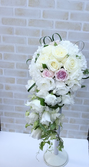 花勝ライフ 11月22日に結婚式のお花を納品させていただきました