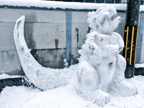 creative-snow-sculptures-heavy-snowfall-japan-1-587e211fef98c__700.jpeg