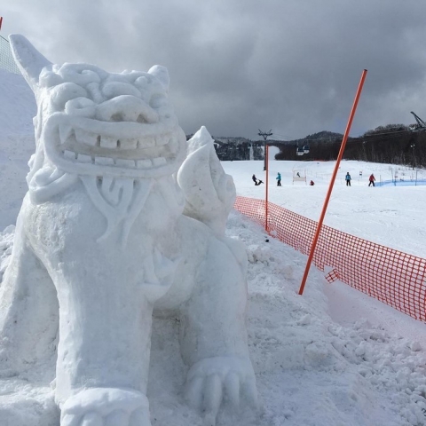 creative-snow-sculptures-heavy-snowfall-japan-16-587e2146ead82__700.jpeg