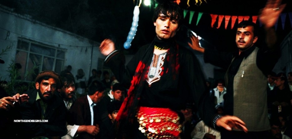化粧を施され足に鈴つけ、少女のような格好…アフガン南部の少年を性奴隷化する忌まわしき風習「バチャ・バジ」