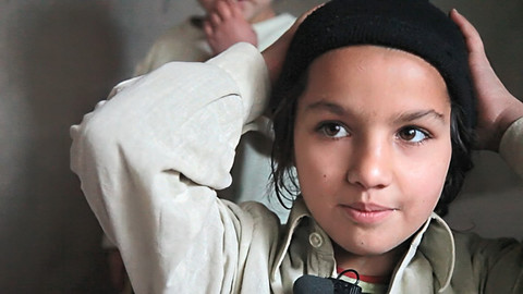 化粧を施され足に鈴つけ、少女のような格好…アフガン南部の少年を性奴隷化する忌まわしき風習「バチャ・バジ」