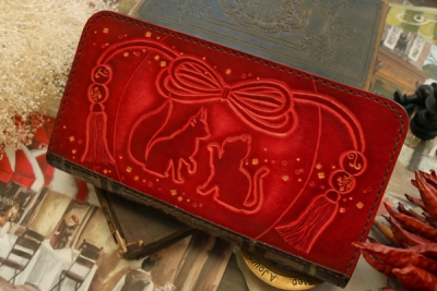 赤い狐の洋古書風長財布