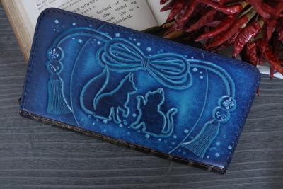 青い狐の洋古書風長財布