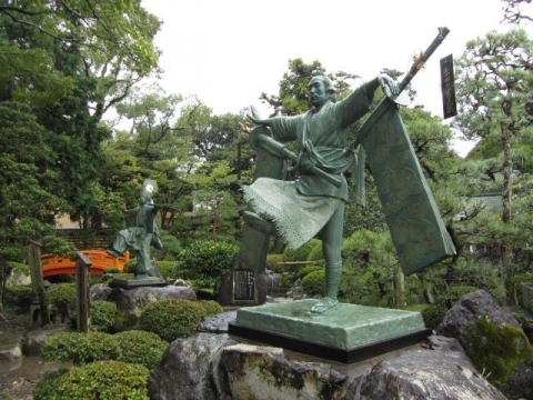 大奴と鹿島踊三番叟の銅像