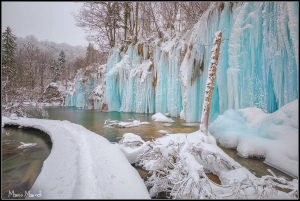 C3AOYf6WgAATa8e凍結したPlitvice湖
