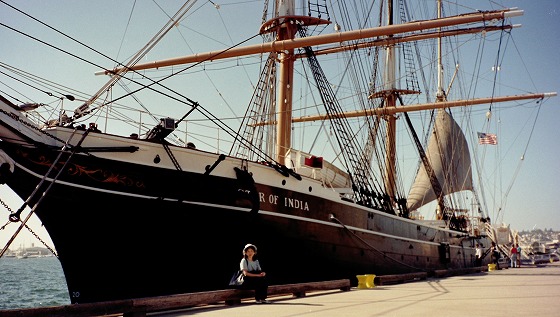 サンディエゴ港の帆船レストラン