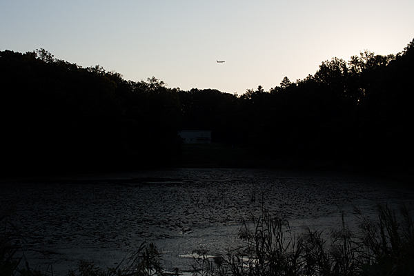 塚ノ杁池と飛行機