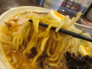 たまる屋　味噌ﾗｰﾒﾝ　麺
